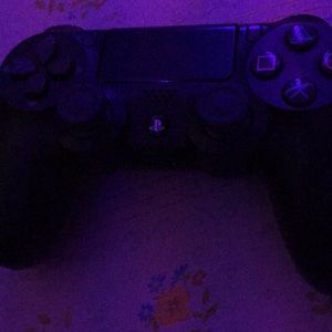 PS4 controller